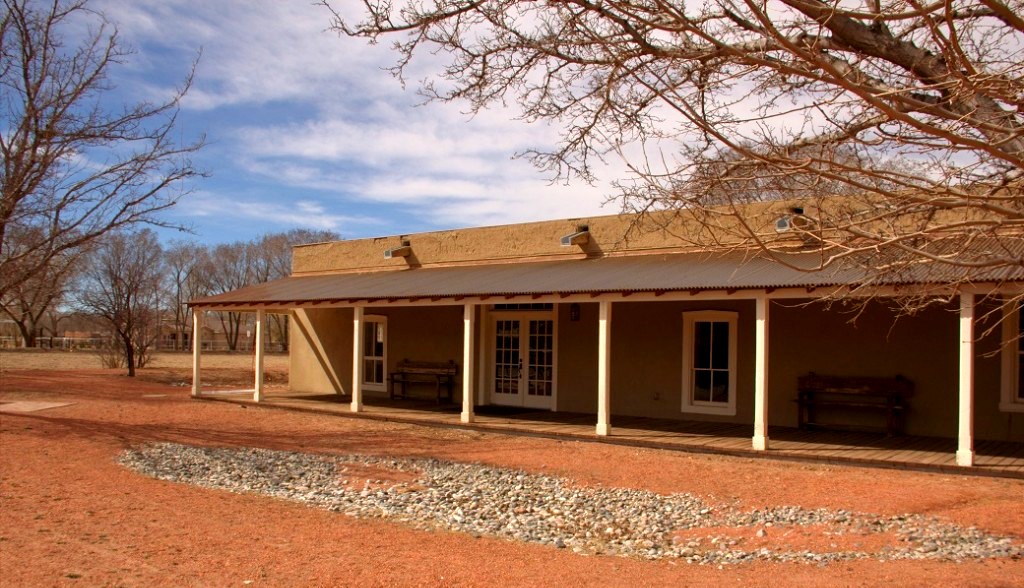 house_front-1024x681